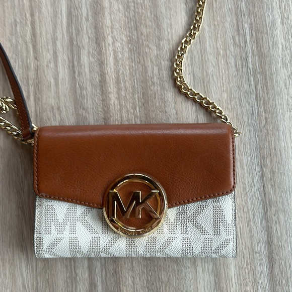 Michael Kors Hudson vanilla crossb - Picture 2 of 4